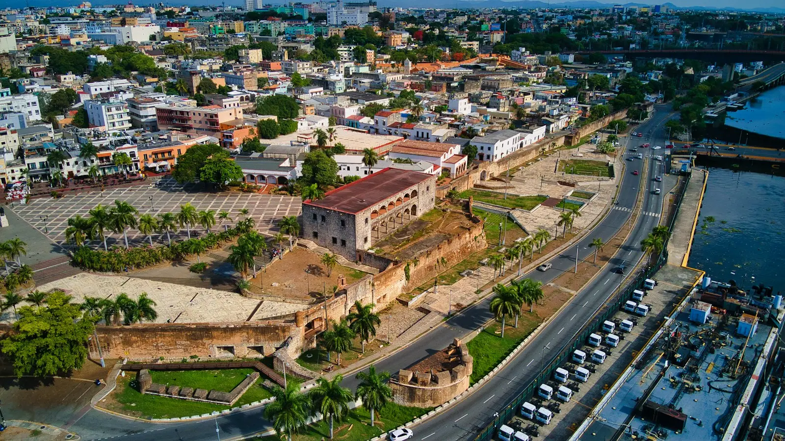 Vista aérea de edificios en la Zona Colonial de Santo Domingo, República Dominicana